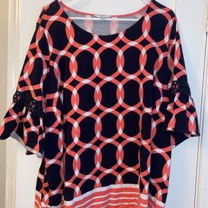 Patterned blouse with detailed sleeves